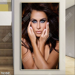 Tranh cô gái với gương mặt trang điểm quyến rũ treo tường spa