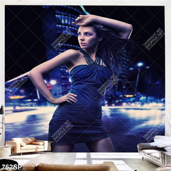 Tranh spa cô gái xinh đẹp đứng giữa phố đêm