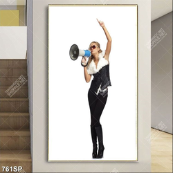 Tranh cô gái tạo dáng với chiếc loa trên tường spa