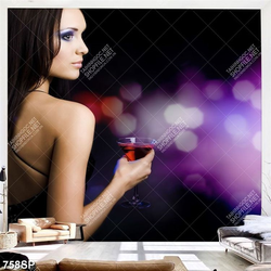 Tranh treo tường spa người đẹp cầm ly coktail