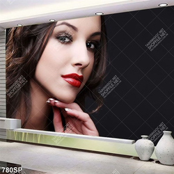 Tranh cô gái xinh đẹp trên tường spa