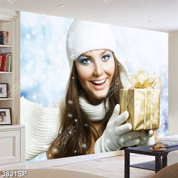 Tranh cô gái xinh đẹp cầm hộp quà