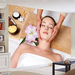 Tranh cô gái nằm nhắm mắt thư giãn