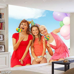 Tranh gia đình vui vẻ ngồi trên bãi biển