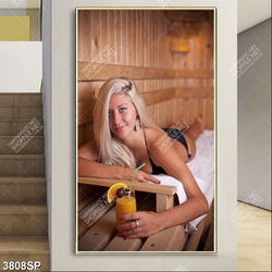 Tranh cô gái nằm thư giãn trong phòng xông hơi