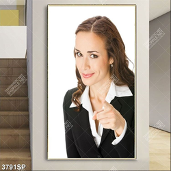 Tranh nữ nhân viên công sở xinh đẹp