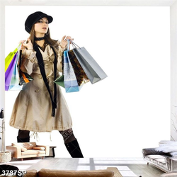 Tranh cô gái trẻ cầm nhiều túi đồ