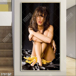 Tranh cô gái với mái tóc rối bời