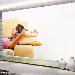 Tranh cô gái nằm nghe nhạc thư giãn trên ghế