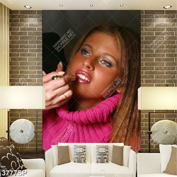 Tranh cô gái tô son hồng