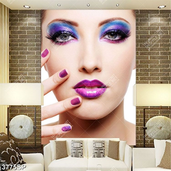 Tranh người mẫu make up tông tím nổi bật