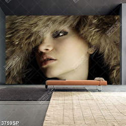 Tranh cô gái trẻ đội chiếc mũ lông