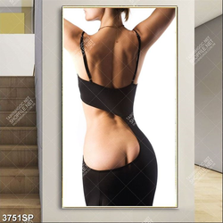 Tranh cô gái mặc váy khoe vòng 3 gợi cảm