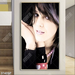 Tranh gương mặt cô gái trẻ xinh đẹp