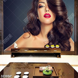 Tranh người đẹp với mái tóc uốn bồng bềnh treo tường spa