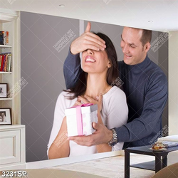 Tranh món quà bất ngờ cho vợ