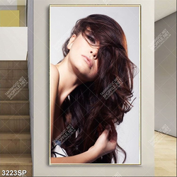 Tranh cô gái xõa mái tóc che đi gương mặt