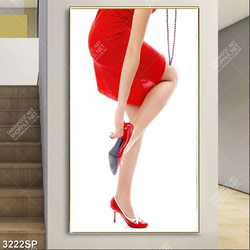 Tranh treo spa cô gái mang đôi guốc đỏ