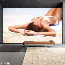 Tranh người đẹp mặc bikini trắng nằm phơi nắng trên bãi cát