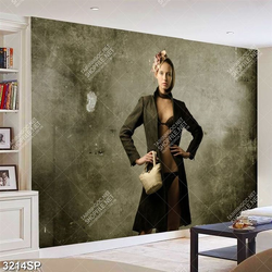 Tranh spa người đẹp gợi cảm đứng bên tường