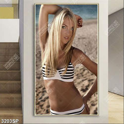 Tranh người đẹp bikini tóc vàng đứng trên bãi cát treo trang trí spa