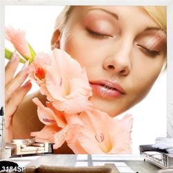 Tranh treo spa người đẹp nhắm mắt bên cành hoa