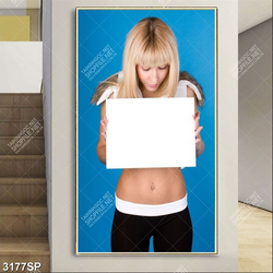 Tranh người đẹp cầm tầm bảng trắng treo tường spa