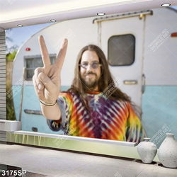 Tranh spa anh chàng mặc chiếc áo loang màu