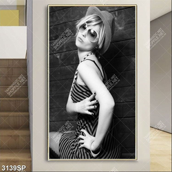 Tranh trắng đen cô nàng xinh đẹp treo tường spa
