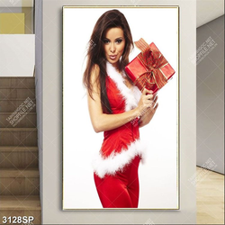 Tranh người đẹp cầm hộp quà đỏ treo spa