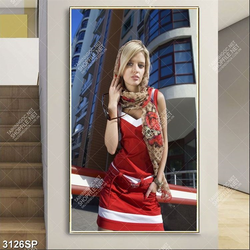 Tranh cô nàng xinh đẹp đứng bên phố treo tường spa