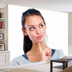 Tranh cô gái với đôi mắt to tròn treo spa