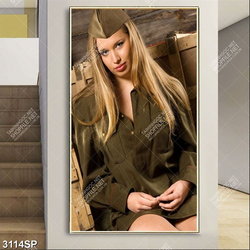 Tranh spa cô gái tóc vàng xinh đẹp