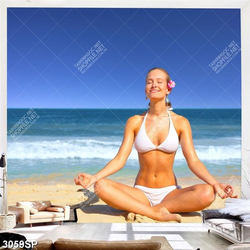 Tranh người đẹp bikini ngồi trên bãi cát treo trang trí spa