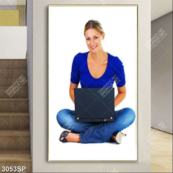 Tranh cô gái ngồi bên laptop in uv treo tường spa