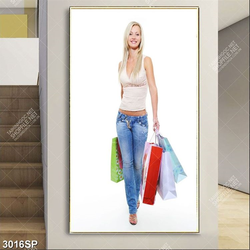 Tranh người đẹp tóc vàng xách túi đồ trên tay treo spa