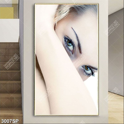 Tranh ánh mắt hút hồn của người đẹp treo spa