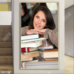 Tranh cô gái xinh đẹp tựa cằm trên chồng sách