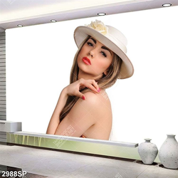 Tranh spa cô gái trẻ xinh đẹp