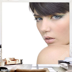 Tranh gương mặt xinh đẹp của cô gái trẻ in canvas