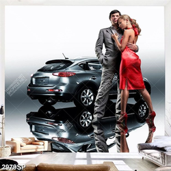 Tranh cặp đôi ôm nhau đứng bên ô tô