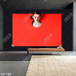 Tranh cô gái bên tấm bảng đỏ nổi bật treo spa