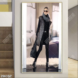 Tranh cô nàng trong trang phục cá tinh treo spa