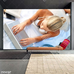 Tranh cô gái làm việc