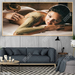 Tranh cô gái nằm chăm sóc body