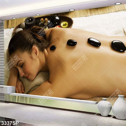 Tranh cô gái nằm massage đá nóng