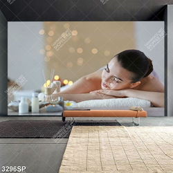 Tranh người đẹp nằm úp mình thư giãn