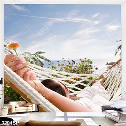 Tranh cô gái nằm thư giãn trên võng