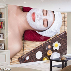 Tranh cô gái nằm đắp mặt nạ