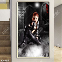 Tranh người đẹp cá tính cầm súng